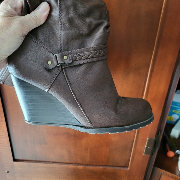 Heeled boot. 8.5 wide calf. Sb sbicca - Picture 3 of 4